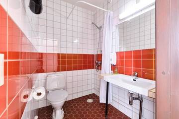 Фото номера Небольшой трехместный номер Отель Hotelli Pielinen г. Вуонислахти 12