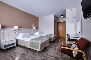 Фото номера Стандартный трехместный номер Отель Hotelli Pielinen г. Вуонислахти 6